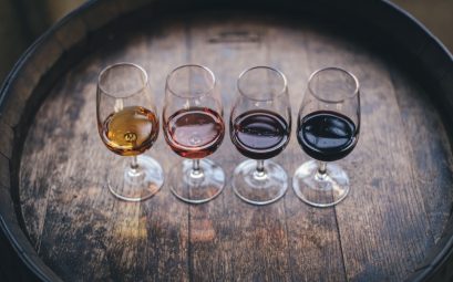 Code vestimentaire dégustation vin : guide complet 2026